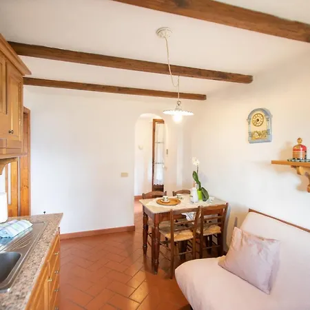 Apartment Casetta Di Butia, Iris Lucca