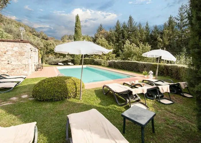 Casetta Di Butia, Iris Λούκα